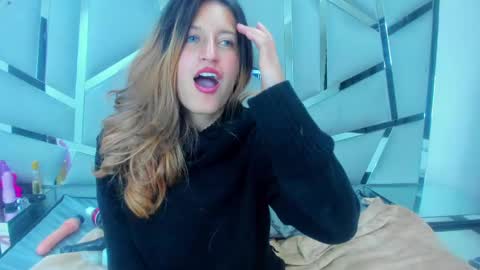 GiaRoussel online show from 12-30-24, 09:19