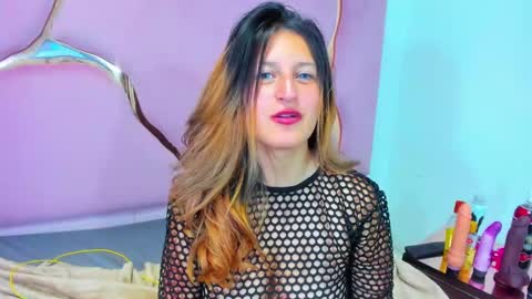 GiaRoussel online show from 12-31-24, 08:02