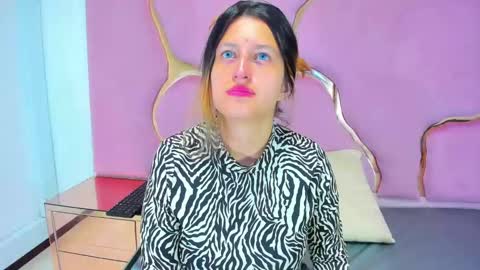 GiaRoussel online show from 01-02-25, 01:40