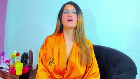 GiaRoussel online show from 01-17-25, 04:36