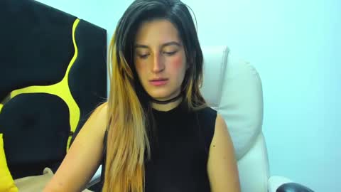 GiaRoussel online show from 03-11-25, 02:18