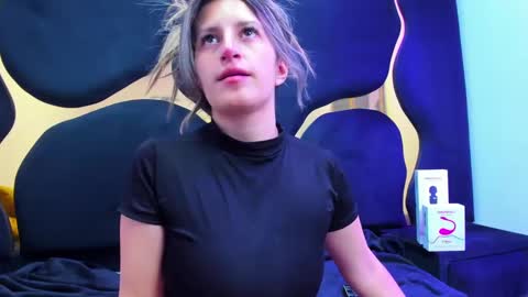 GiaRoussel online show from 10-11-25, 03:54