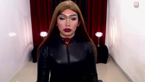 Snapshot of giaxxx01 chatting on 12-17-24, 06:45 Gia X online show from 12-17-24, 06:45