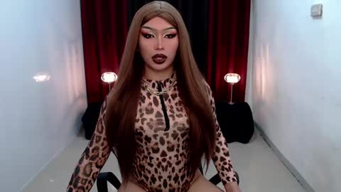Snapshot of giaxxx01 chatting on 12-23-24, 06:22 Gia X online show from 12-23-24, 06:22