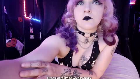 Giggles online show from 09-22-25, 05:59