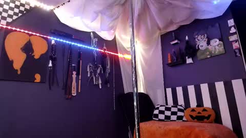 Giggles online show from 11-14-25, 03:00