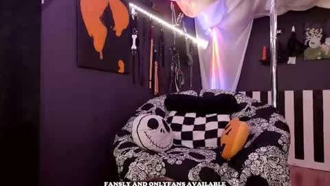 Giggles online show from 02-20-26, 04:18