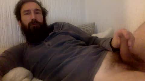 Snapshot of giggy81 chatting on 11-12-25, 02:39 iggy online show from 11-12-25, 02:39