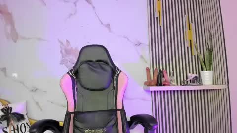Gigi  online show from 05-07-26, 12:10