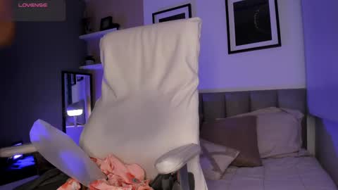 GIGI online show from 10-18-25, 04:59