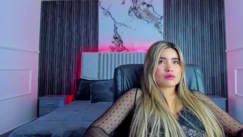 Snapshot of gigiidoll chatting on 01-21-25, 02:05 Gigi Doll online show from 01-21-25, 02:05