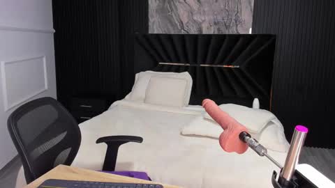 Snapshot of gigiidoll chatting on 02-15-25, 02:44 Gigi Doll online show from 02-15-25, 02:44