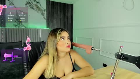 Snapshot of gigiidoll chatting on 02-19-25, 11:38 Gigi Doll online show from 02-19-25, 11:38