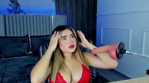 Snapshot of gigiidoll chatting on 02-28-25, 11:36 Gigi Doll online show from 02-28-25, 11:36