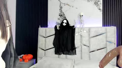 Snapshot of gigiidoll chatting on 10-31-25, 11:22 Gigi Doll online show from 10-31-25, 11:22