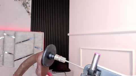 Snapshot of gigiidoll chatting on 11-04-25, 11:20 Gigi Doll online show from 11-04-25, 11:20