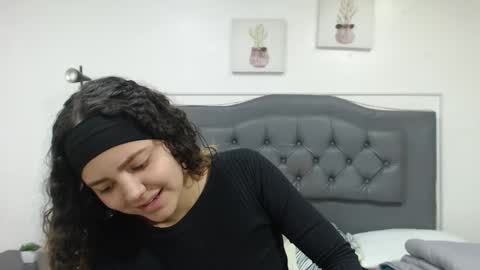 Snapshot of giia_moroe chatting on 10-20-25, 02:28 Giia online show from 10-20-25, 02:28