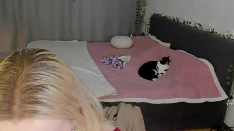 Snapshot of gin_yoon chatting on 05-02-26, 06:29 Gin online show from 05-02-26, 06:29
