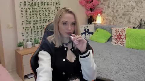 Gina online show from 05-08-26, 01:00