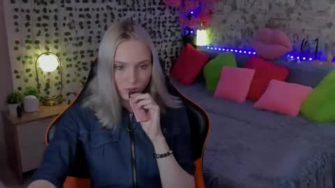 Gina online show from 05-10-26, 01:11