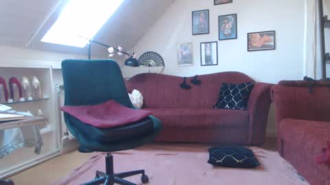 Gina online show from 03-03-25, 02:04