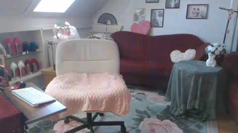 Gina online show from 06-25-26, 08:30