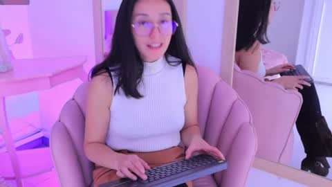 Snapshot of ginevra_esposito chatting on 09-10-25, 01:11 Ginn online show from 09-10-25, 01:11