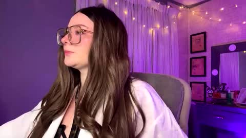 Snapshot of ginger_vic chatting on 10-08-25, 10:13 Vicky 3 online show from 10-08-25, 10:13