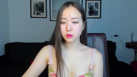 Snapshot of ginnycherry chatting on 02-05-25, 01:54 Ginny online show from 02-05-25, 01:54