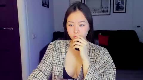 Snapshot of ginnycherry chatting on 02-25-25, 10:58 Ginny online show from 02-25-25, 10:58