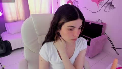 Kendall online show from 05-11-26, 04:04