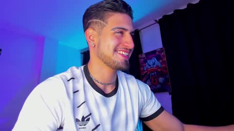 Snapshot of giomar_reyes chatting on 01-07-25, 03:14 GIOMAR REYES online show from 01-07-25, 03:14
