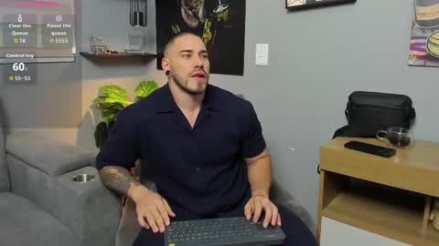 Snapshot of giorgio_leone2 chatting on 10-19-25, 07:36 Giorgio leone online show from 10-19-25, 07:36