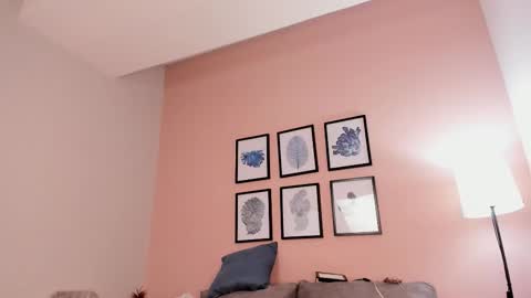 Snapshot of giovanna_oliveira chatting on 09-24-25, 06:22 Giovanna online show from 09-24-25, 06:22