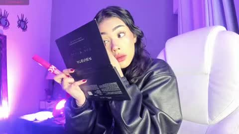 Snapshot of giovanna_oliveira chatting on 10-09-25, 05:27 Giovanna online show from 10-09-25, 05:27