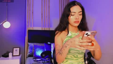 Snapshot of giovanna_oliveira chatting on 04-19-26, 05:51 Giovanna online show from 04-19-26, 05:51