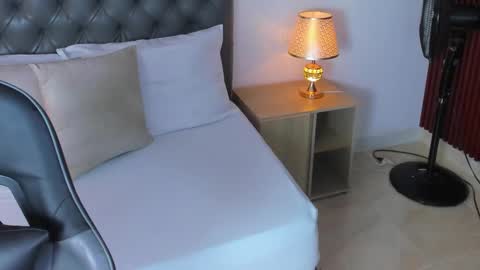 G I S E P L A online show from 02-16-25, 03:04