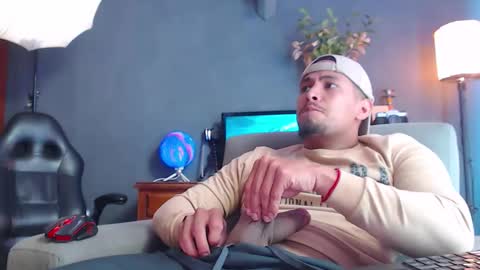 piggy boy online show from 10-15-25, 04:51