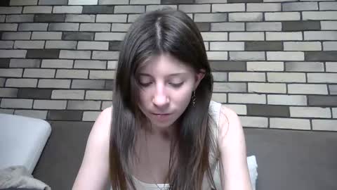 girl_cute007 online show from 05-18-26, 06:58