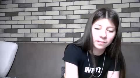 girl_cute007 online show from 05-27-26, 02:30