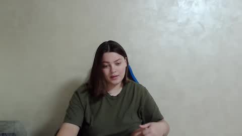Snapshot of girl_leya chatting on 12-01-24, 11:25 girl_leya online show from 12-01-24, 11:25