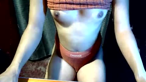 Snapshot of girl_on_fire29 chatting on 03-23-26, 08:40 Rica online show from 03-23-26, 08:40