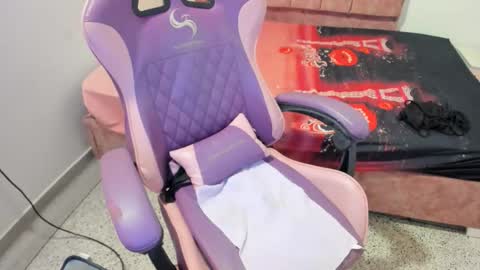 girl_princess18 online show from 05-05-26, 01:13