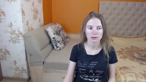 Snapshot of girl_summer97 chatting on 01-11-25, 01:32 Katia online show from 01-11-25, 01:32