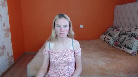 Snapshot of girl_summer97 chatting on 09-21-25, 01:57 Katia online show from 09-21-25, 01:57