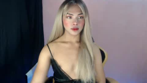 Snapshot of girlcock_dominantfucker chatting on 03-03-25, 01:10 queen ronna online show from 03-03-25, 01:10