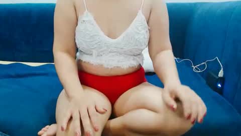 Snapshot of girlhanoi chatting on 04-18-26, 02:04 girlhanoi online show from 04-18-26, 02:04