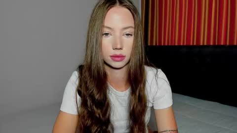 Snapshot of girlnextd00r_ chatting on 03-23-26, 01:09 Hanna online show from 03-23-26, 01:09