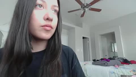 Snapshot of girlnextdoor702 chatting on 12-11-24, 06:31 Jasmine online show from 12-11-24, 06:31
