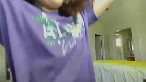 Snapshot of girlnextdoor702 chatting on 12-30-24, 06:27 Jasmine online show from 12-30-24, 06:27